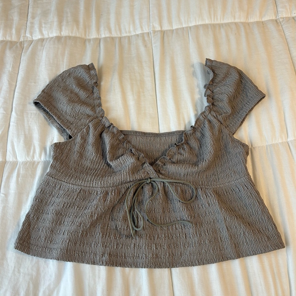 Gray bow top